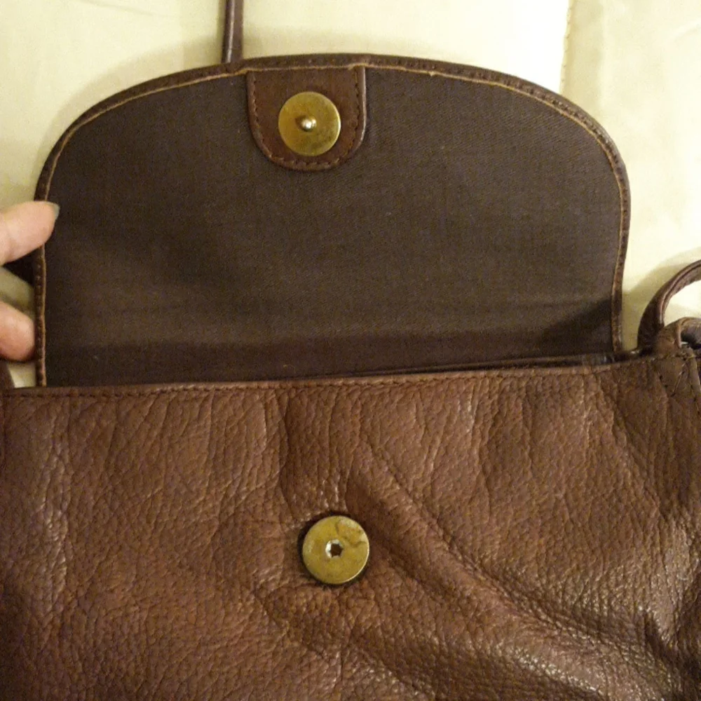 Wilson's Brown Pebble Leather Purse - Picture 6 of 8